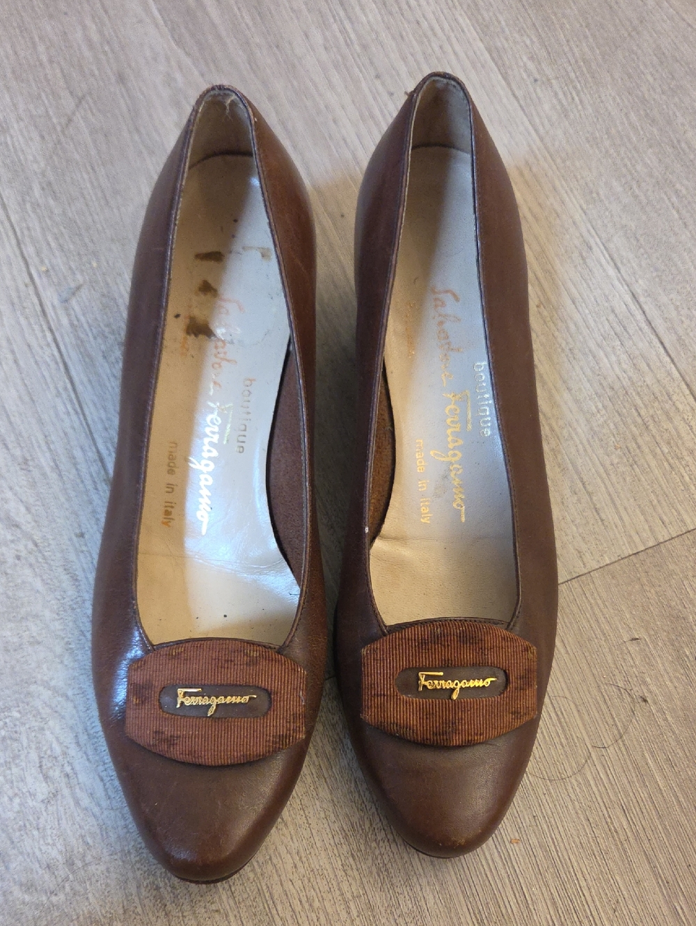 Salvatore Ferragamo Brown Leather Logo Plaque Pumps